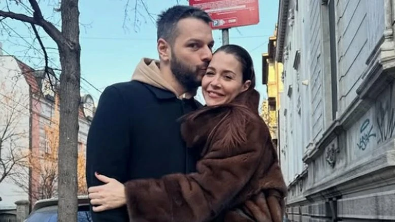 Marijana Mićić pokazala seosku idilu: Muž joj peče rakiju, a ona sve pratila iz dvorišta