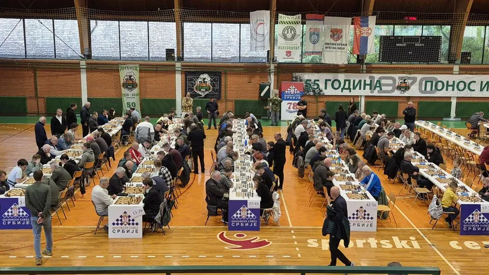 Šahovska poslastica u Inđiji: Osmoro velemajstora među 155 učesnika na turniru „Trofej Inđije 2026"