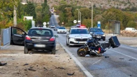 Kod Mostara poginuo motociklista (48), saputnica se bori za život