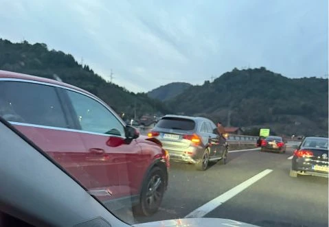Sudar tri automobila na autocesti kod Visokog, bez povrijeđenih