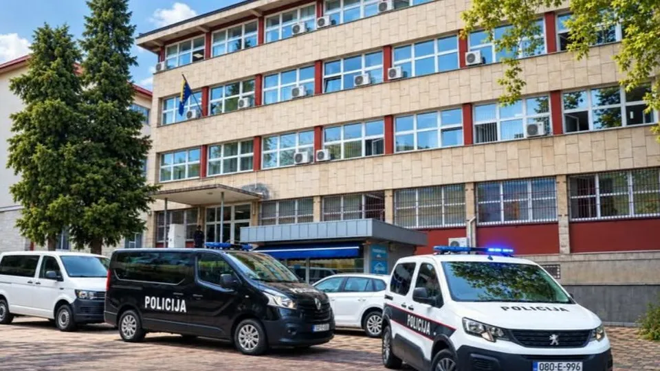 Četvorici osumnjičenih za krađu 15 tona bakra određen pritvor, među njima policijski službenik